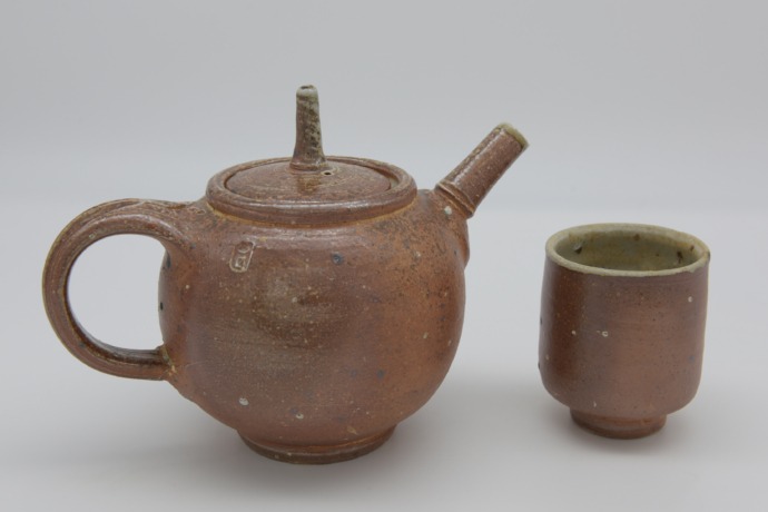 Iris Schöne - Teapot and cup